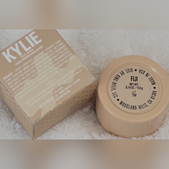 Kylie Cosmetics Ultra Glow Loose Powder Highlighter in Fiji BNIB - Picture 3 of 3